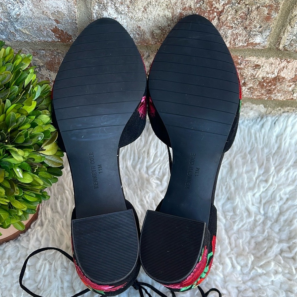 New 100% Exclusive Kenneth Cole Tessa Embroidered Lace Up Block Heel Pumps Sz 11 - Picture 6 of 10